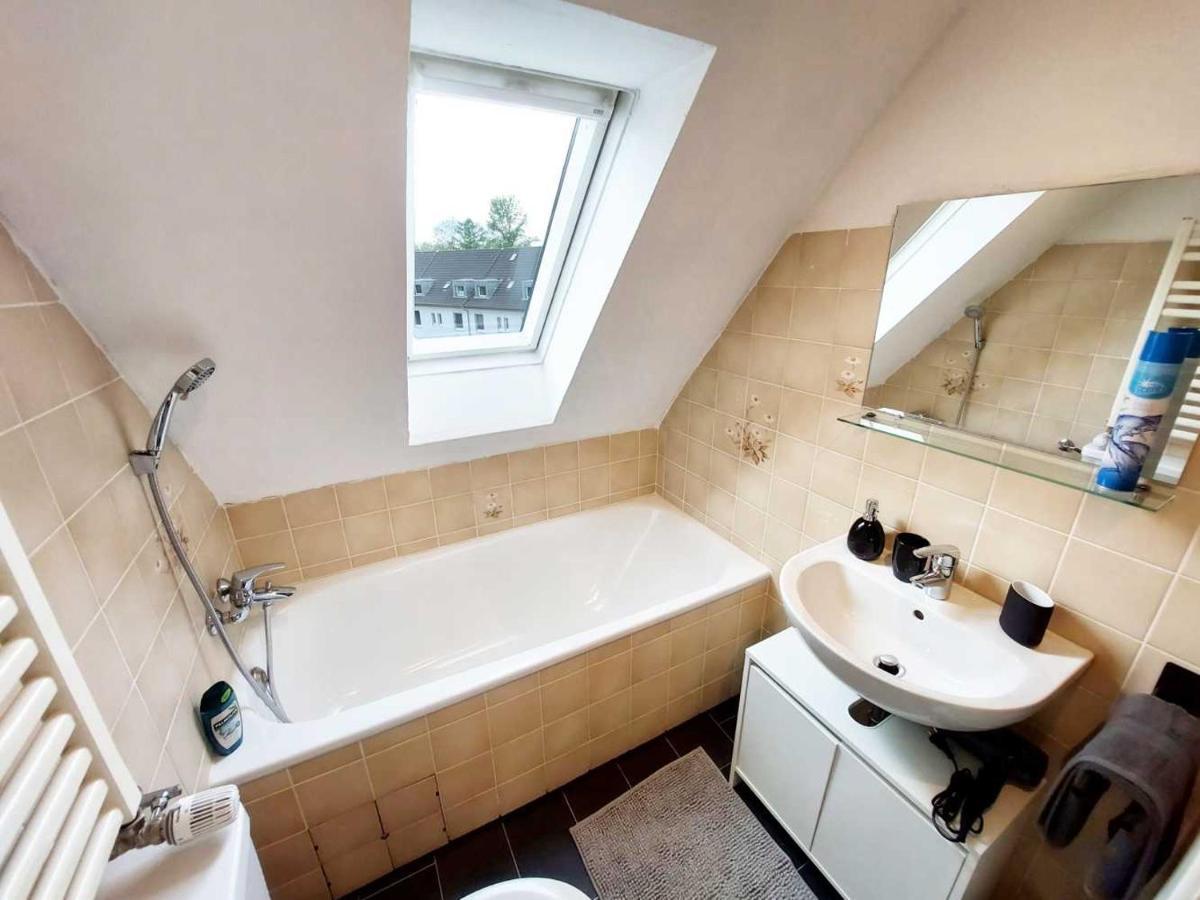Cozy Apartment With Garden In Gelsenkirchen Eksteriør billede