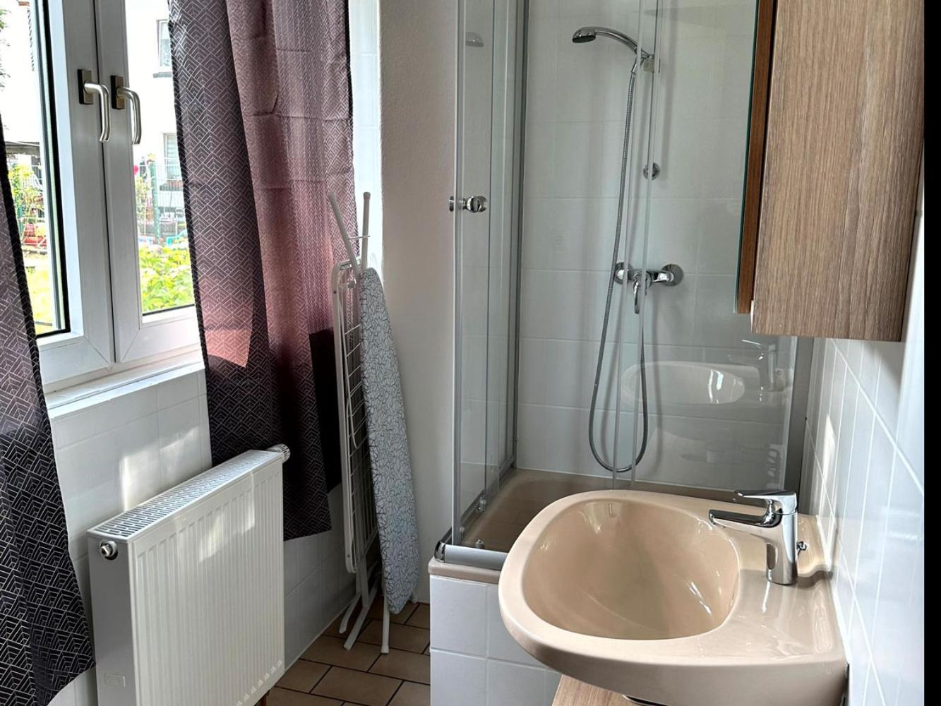 Cozy Apartment With Garden In Gelsenkirchen Eksteriør billede